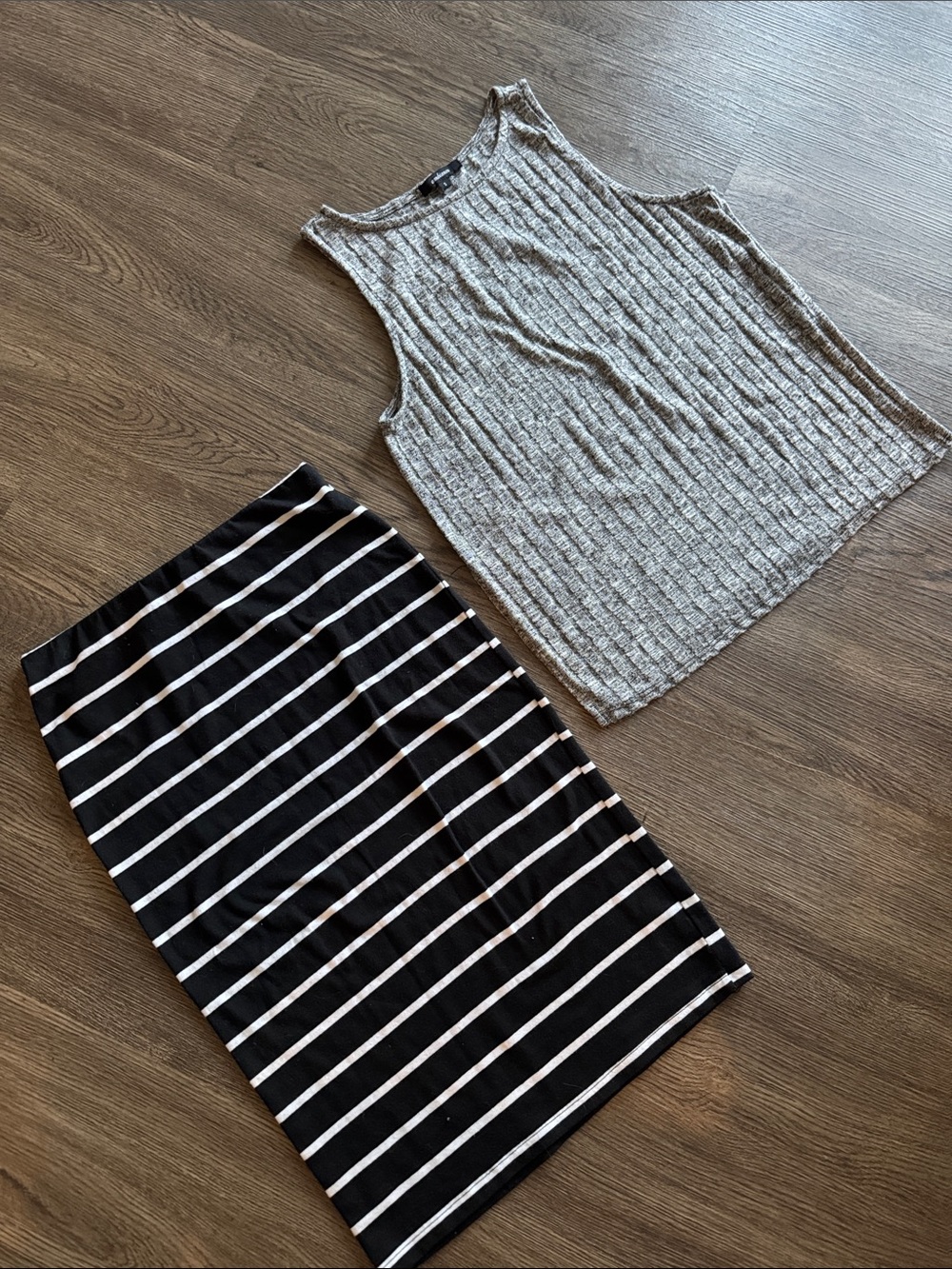 2 Piece Outfit Gray Ribbed Tank + Striped Pencil Skirt-Size S